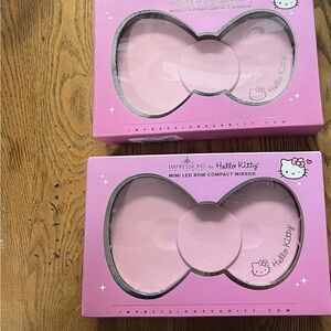 Hello Kitty Mini LED Bow Compact Mirror
